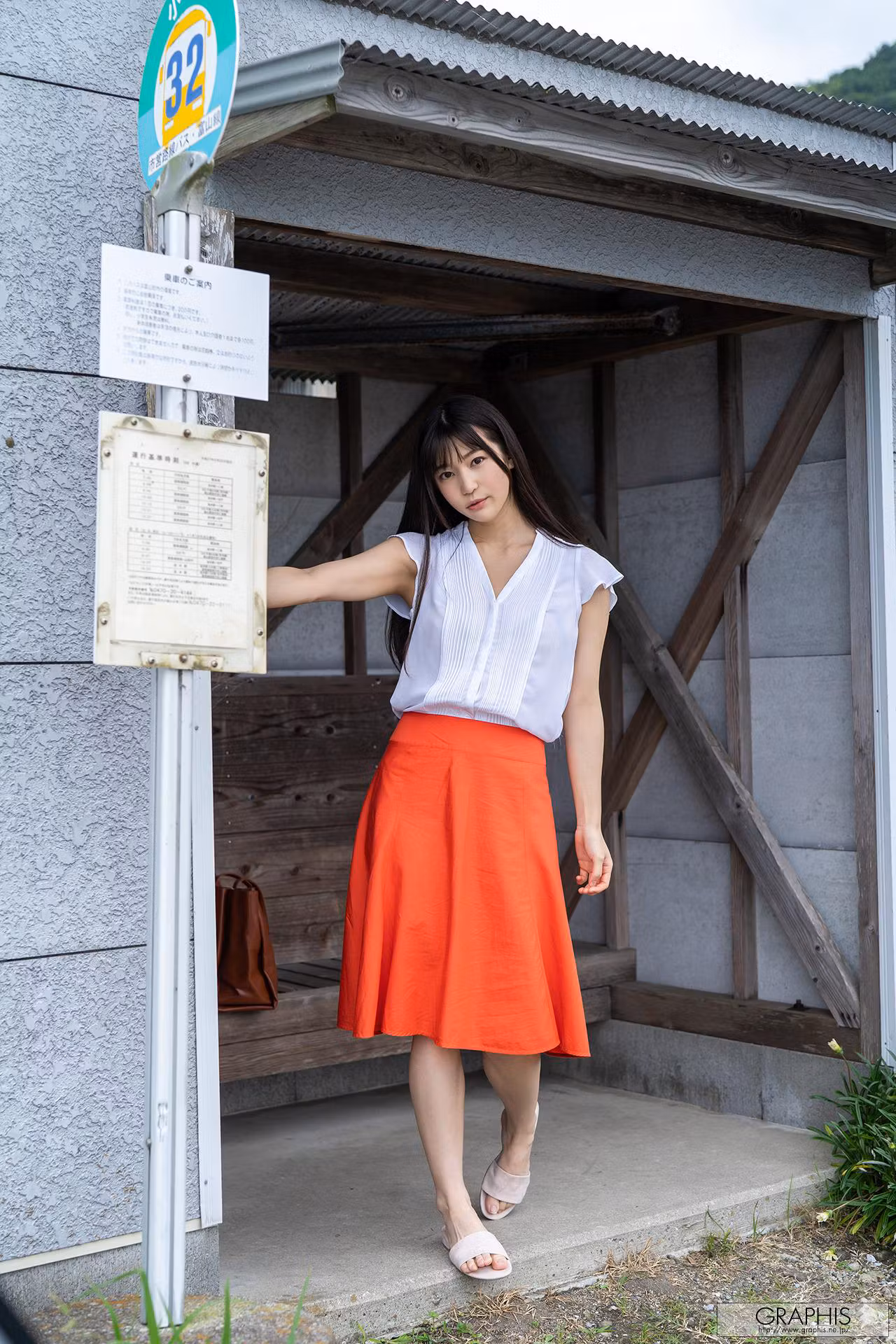 鲜艳红色日系印花和服浴衣勾勒古典极品美胸身段